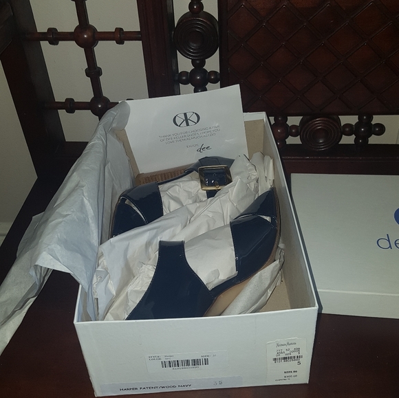 Dee Keller patent navy pumps - Picture 5 of 13